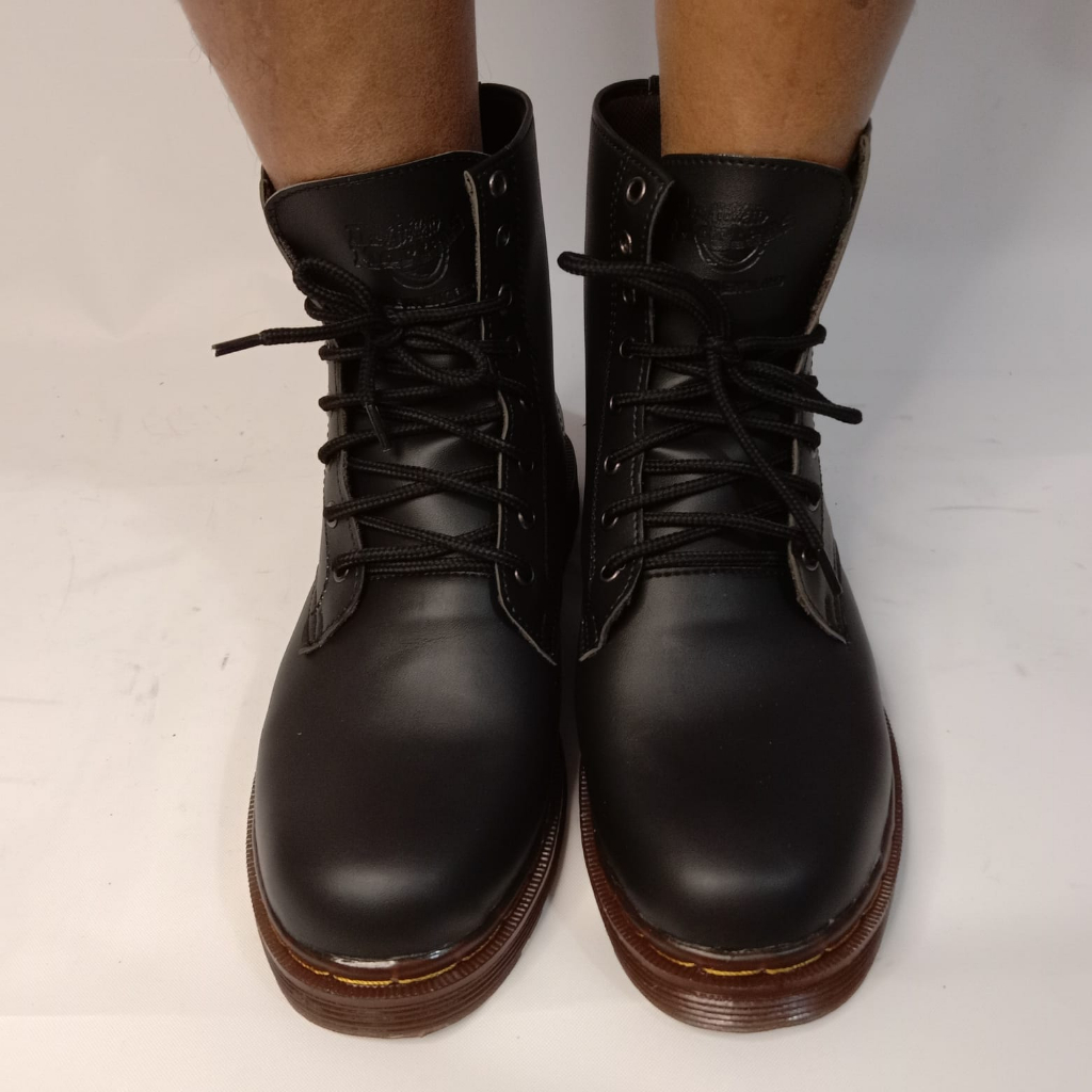 SEPATU DOCMART PRIA 8 HOLE