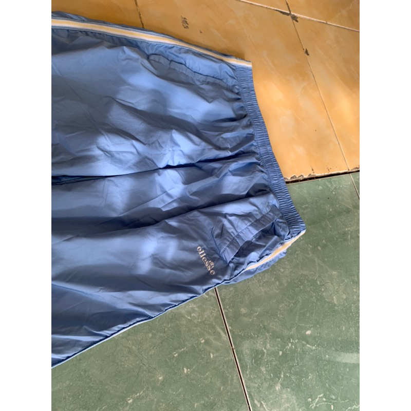 Celana pendek ellesse