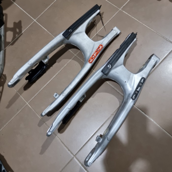 {Bekas} swingarm swing arm original asli KTM 250 SXF Diskon