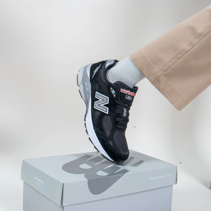 New Balance 990 V3 Black White