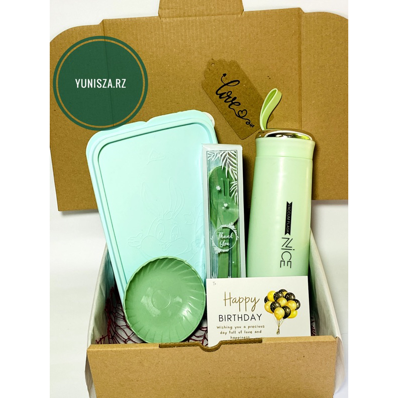 

Hampers Kotak Makan Set Sendok Botol/ Hampers Botol/Hampers cepuk/ kado sekolah/kado anak anak/kado ultah/kado anniversary/kado wedding/kado wisuda