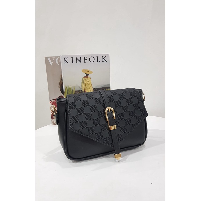 Tas slempang HLNA fashion Slingbag wanita terbaru