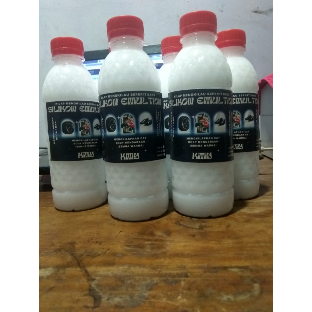 PENGKILAP Body Mobil dan Motor PENGHITAM SEMIR BAN 330 ml