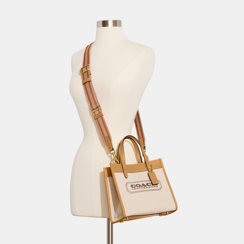 Coach Field Tote 22 Witah Patch Coach (CH 740)
