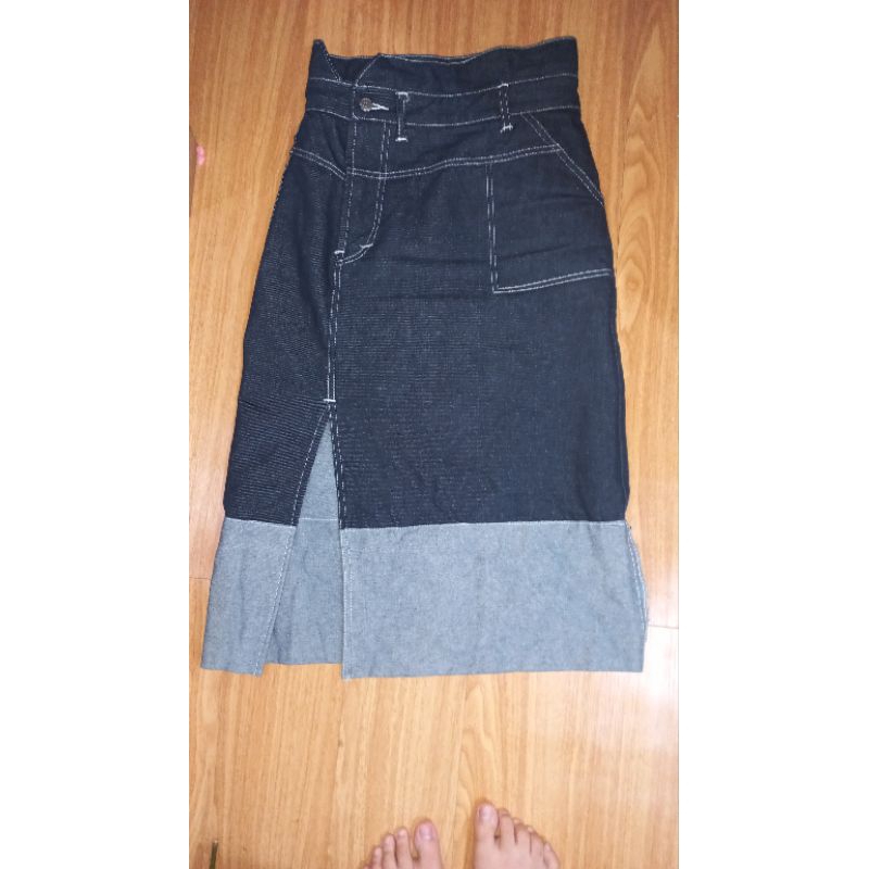 PRELOVED THE AUCTUS UKURAN L