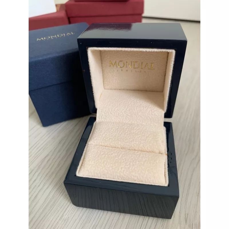 Box kotak cincin mondial