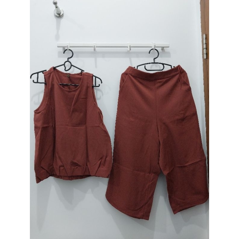 Preloved 1 set Harlan Holden