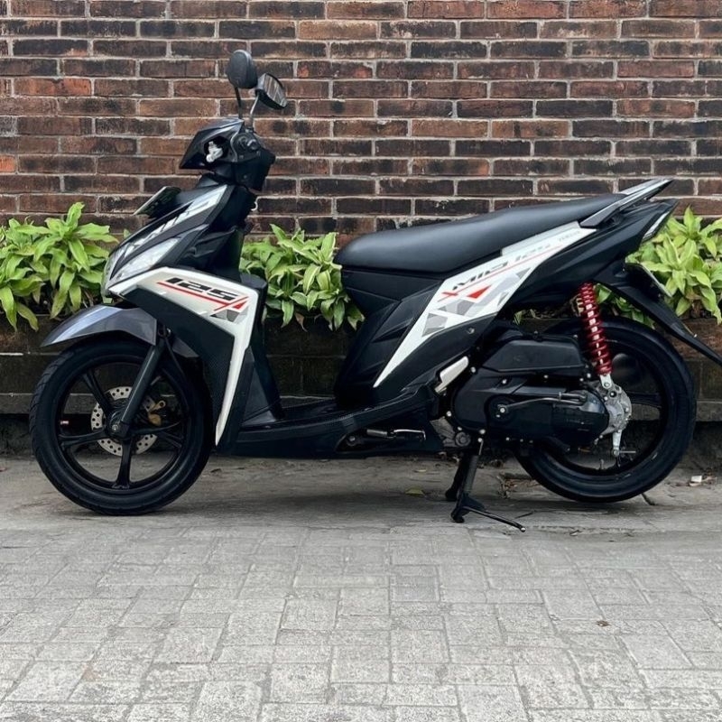 striping Lis Stiker standar motor yamaha mio m3 125 2016 putih