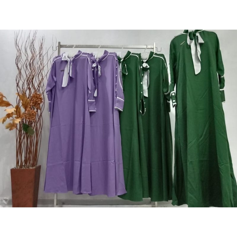 Gamis Polos Kombinasi Garis Shellasaukia