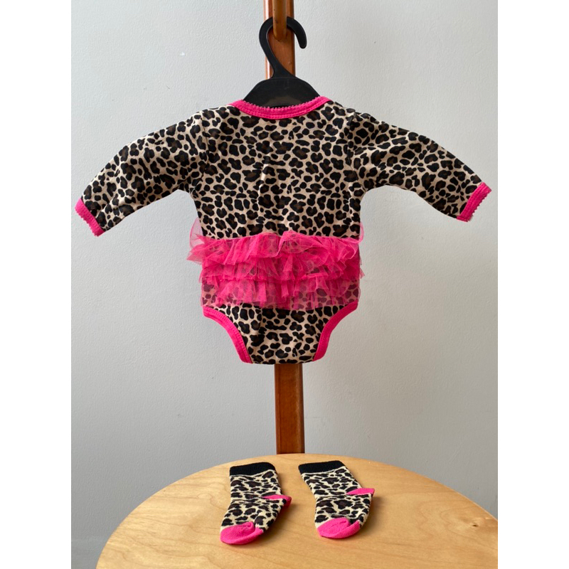 Preloved jumper baby girl Nuby motif leopard print shocking pink newborn 0-3 bulan berikut kaos kaki