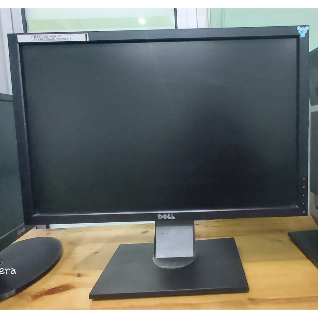 Monitor Dell P2210f Bekas 1680x1050 LCD 22 inch Ergonomic DisplayPort DVI VGA USB x4