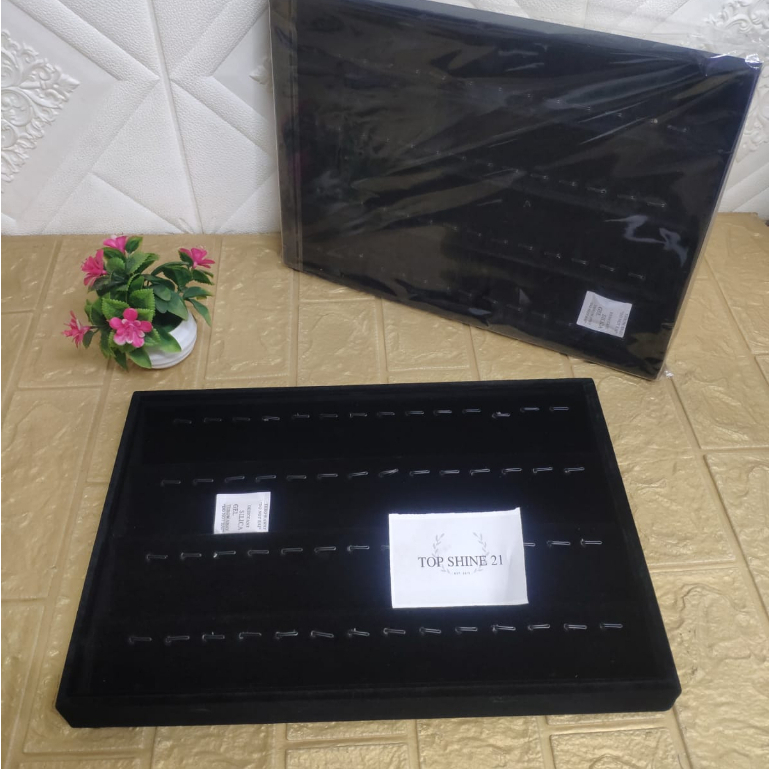 Display/Tempat Anting Bahan Bludru Bulu Halus Hitam