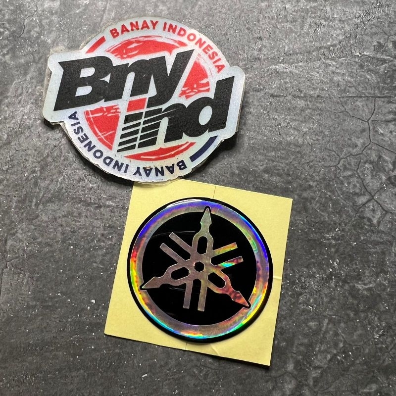 STICKER EMBLEM LOGO YAMAHA 4,5 CM EMBLEM NMAX AEROX RX KING TIMBUL