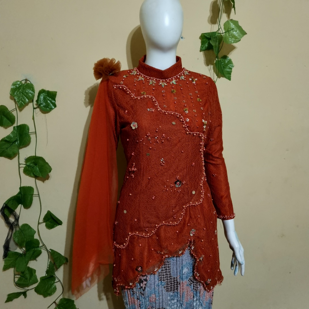 jahit kebaya custom / kebaya wisuda / kebaya tunangan / kabaya lamaran / kebaya custom / kebaya paye