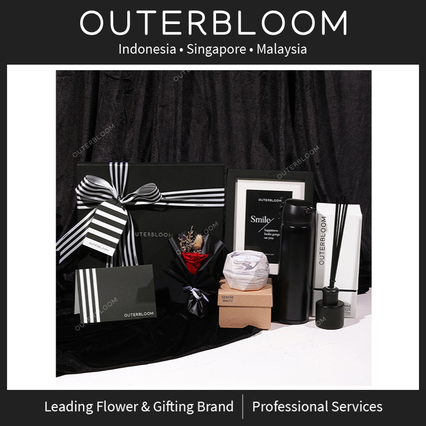 

Parcel - Outerbloom Heart of a Rose Hampers