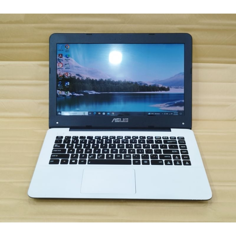 Laptop Asus X455LD Intel core i5 RAM 4 GB SSD 256 GB Nvidia 820M mulus