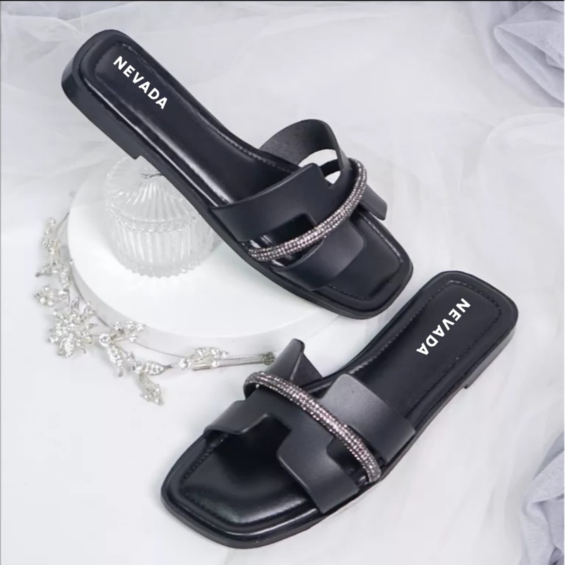 TIARA Sandal Wanita Teplek Korea Casual Size 37 - 40 Sendal Slop Blink Bling Empuk Flat Cewek Kasual Rumahan Warna White Putih Hitam kuning Selop Korean Style Santai Premium 37 38 39 40 Perempuan Kekinian Terbaru Shoes Original Valendino Store