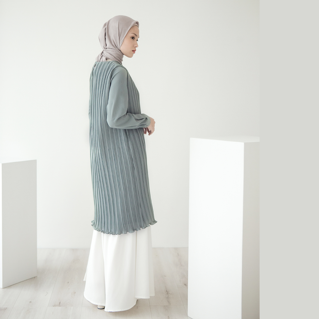 Arthavida by Aska Label - Tunik wanita plisket lengan panjang warna dusty blue dan black