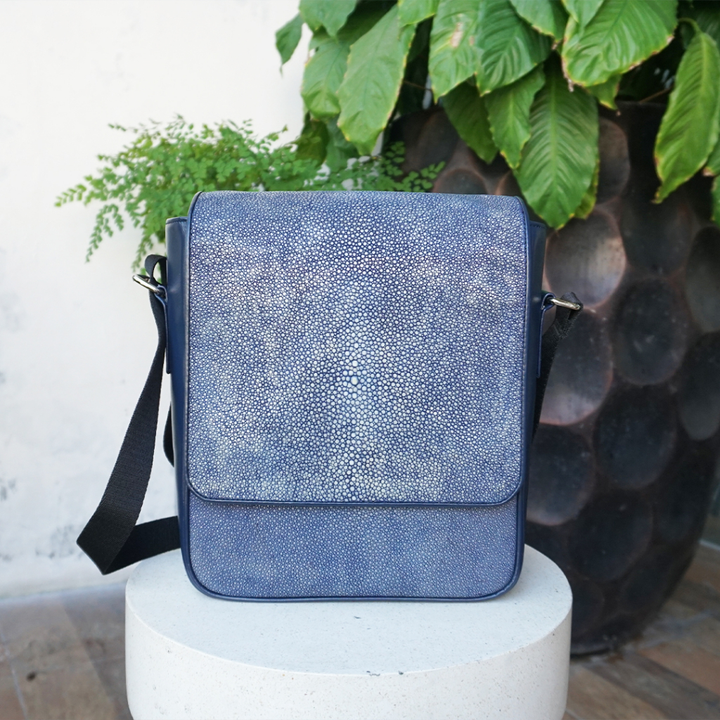 (PARRI) HOSY Sling Bag - Tas  Pria  Selempang Kulit Ikan Pari