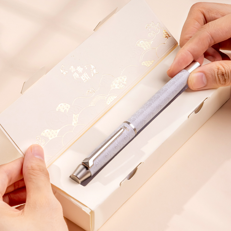 

Deli Pulpen Roller / Roller Pen Gift Box 0.5mm Bahan Besi Tebal Kapasitas Tinta 1100m S167