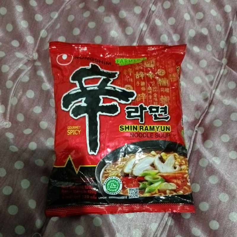

Shin Ramyun noodle soup nongshim