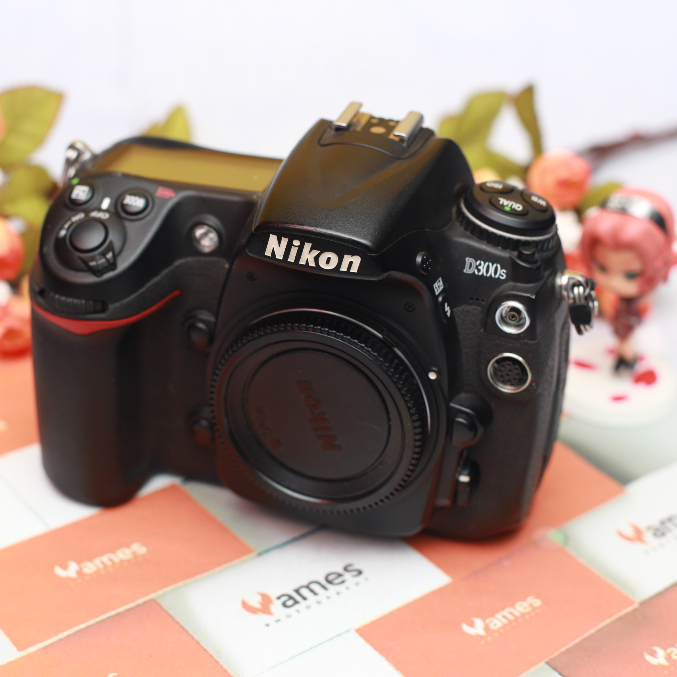 Nikon D300s Body Only Kamera DSLR-Tanpa Lensa