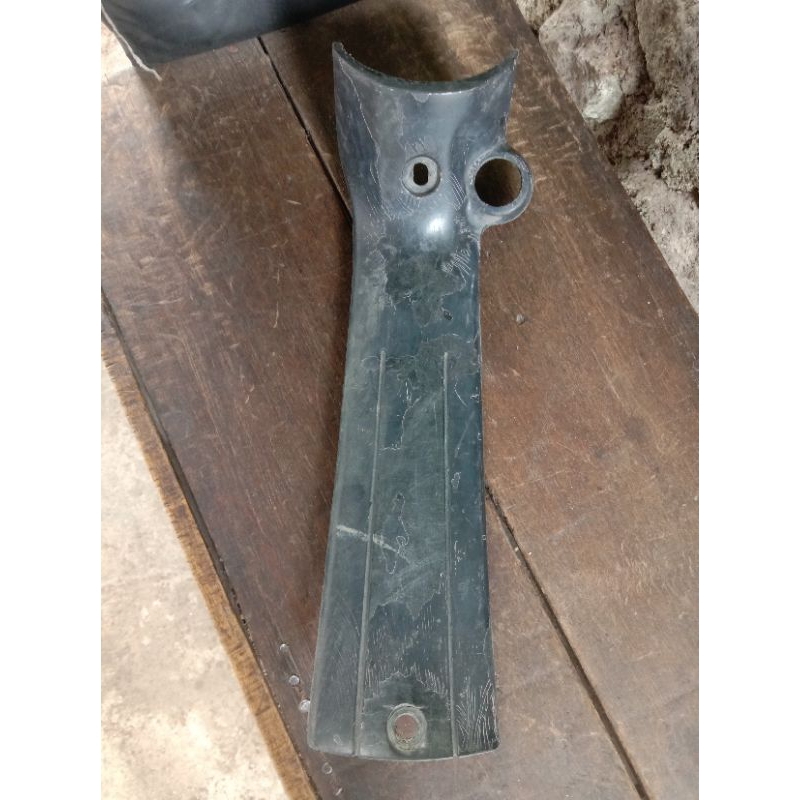 Cover Kunci Kontak Leghsield Tengah Yamaha F1ZR Original