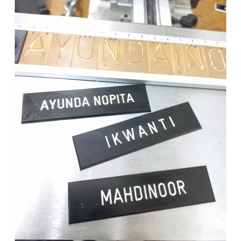 

Name tag/Papan nama dof magnet,peniti,paku