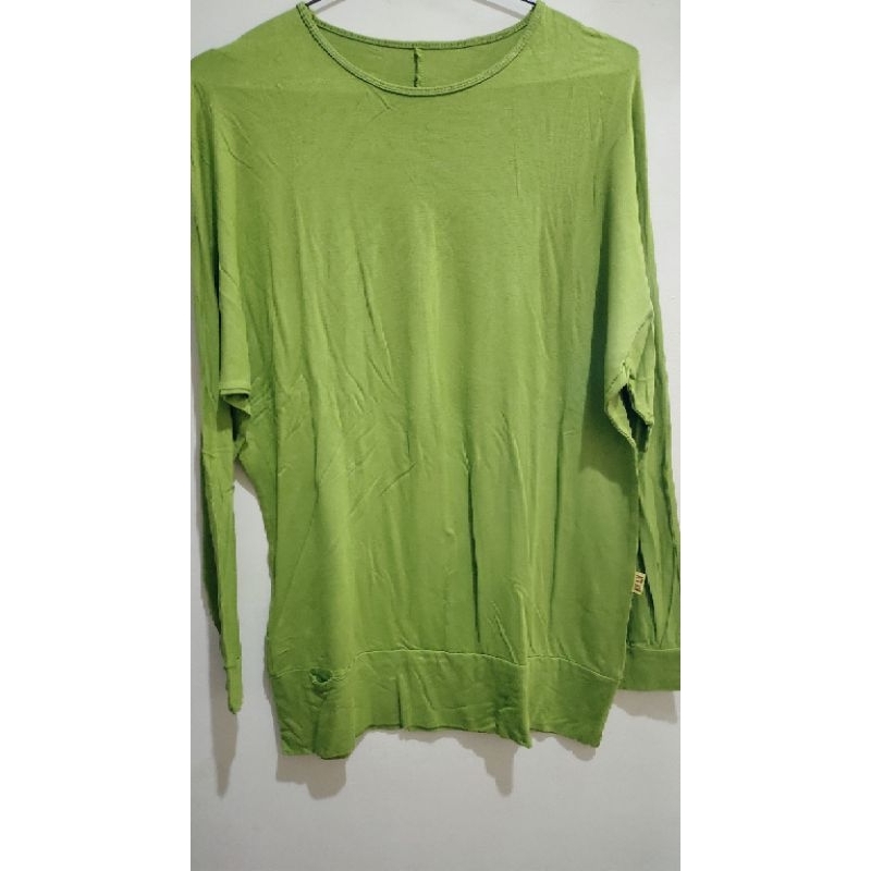Kaos Wanita Bahan Rayon Spandek Warna Hijau Daun PRELOVED