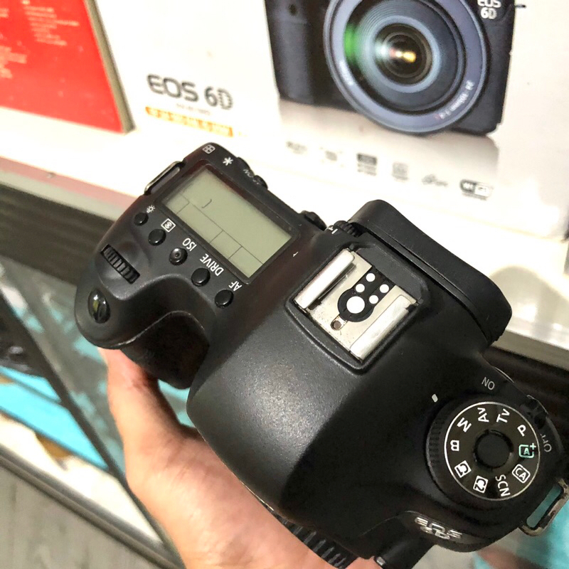 kamera canon fullframe 6d wifi body only  lengkap box mulus normal 100%