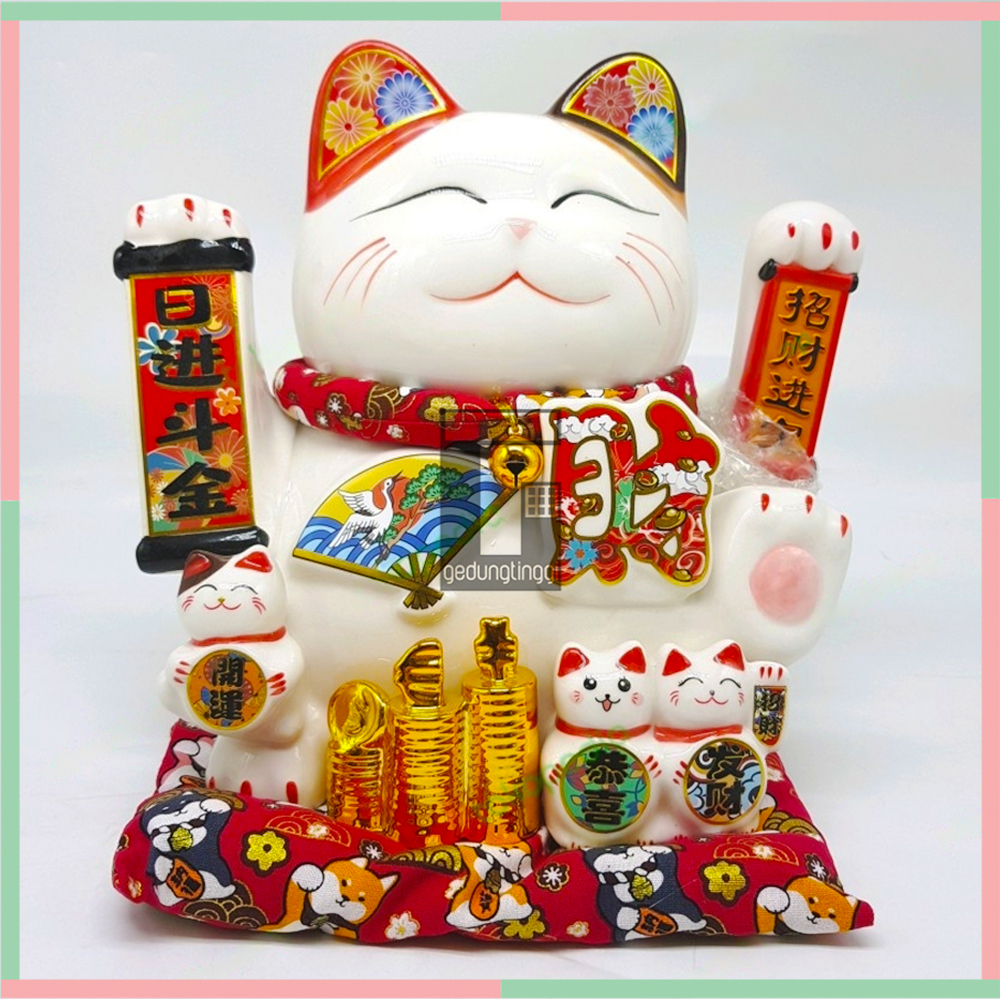 Pajangan Hiasan Patung Boneka Kucing Hoki Rejeki Lucky Cat Maneki Neko Maneko Neki Keberuntungan Keramik Ceramic Porselen China Cina Jepang Baterai Batre Batrai Batrei Listrik Ukuran Besar Big Size XL XXL 3XL Sedang Medium Kecil Small Toko Cafe Kafe Kasir