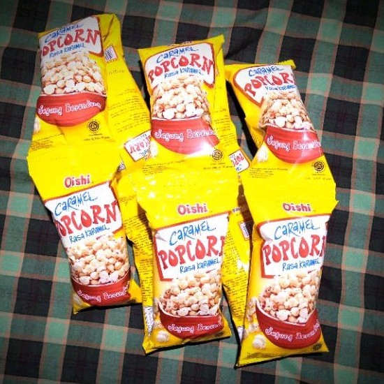 

Popcorn Oishi Rasa Karamel 20g isi 10 pcs