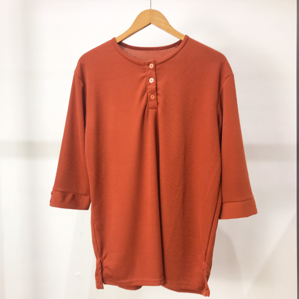 Atasan Kaos Blouse Wanita Polos LD 110cm Bahan Knit  Kekinian Terbaru