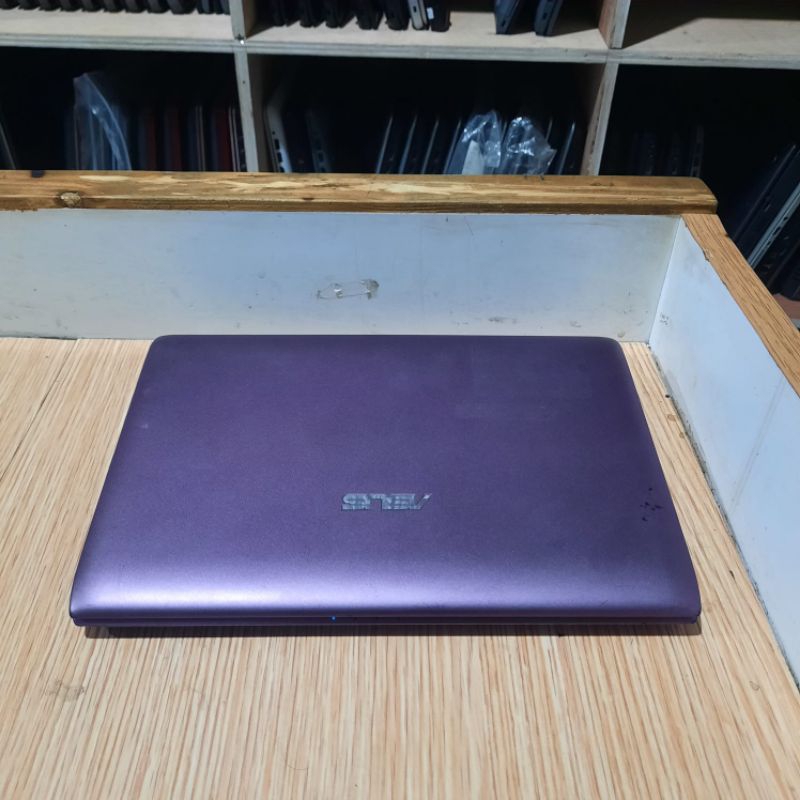 Notebook Asus Eepc 1205CE Intel  Ram 2Gb/320Gb Intel Hd Graphics Siap pakai full aplikasi