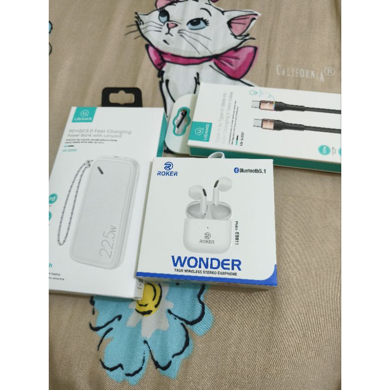 power bank dan earphone bluetooth