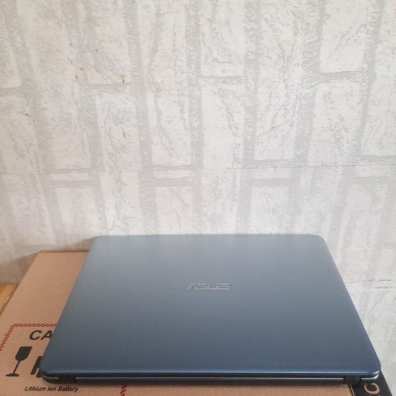 Laptop Asus X441UAR Cor i3-7020 Gen 7 Ram 8Gb/SSD 256Gb HD Graphic 620 Windows 10