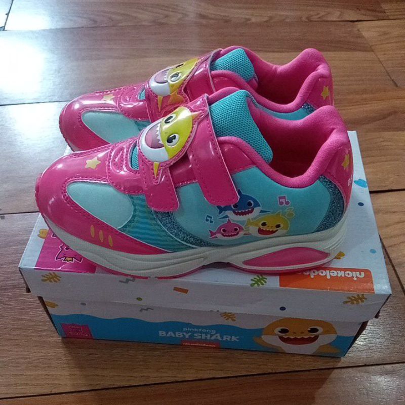 sepatu pinkfong babyshark run