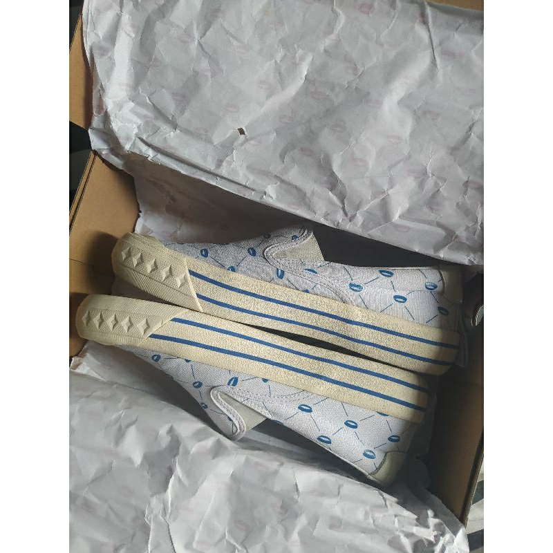 Sepatu Compass (Unkl347).