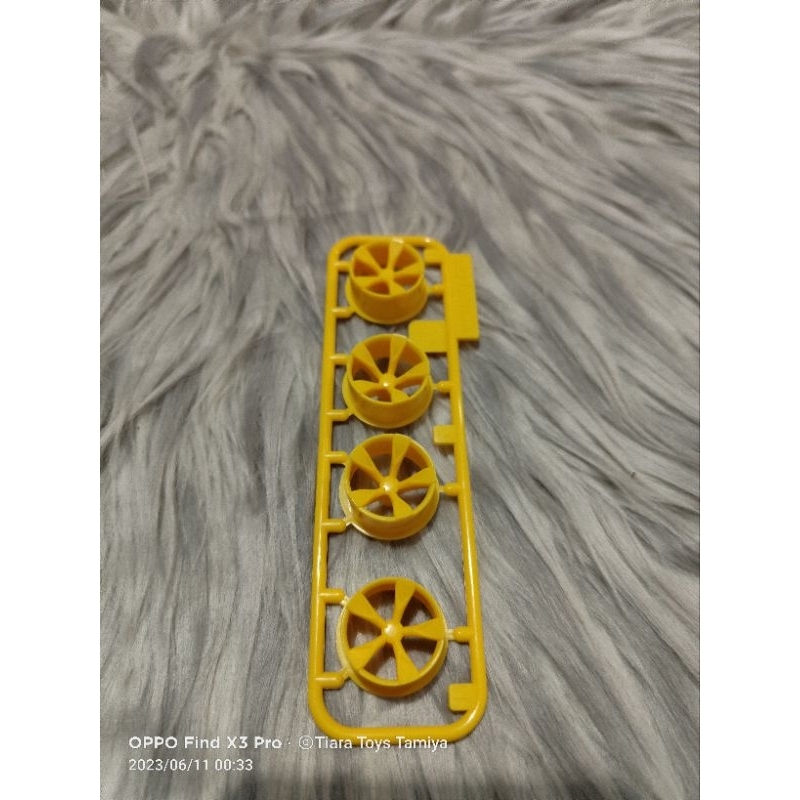 Tamiya Pelek Velg Medium 5 Spoke Kuning Yellow ( Original Tamiya )