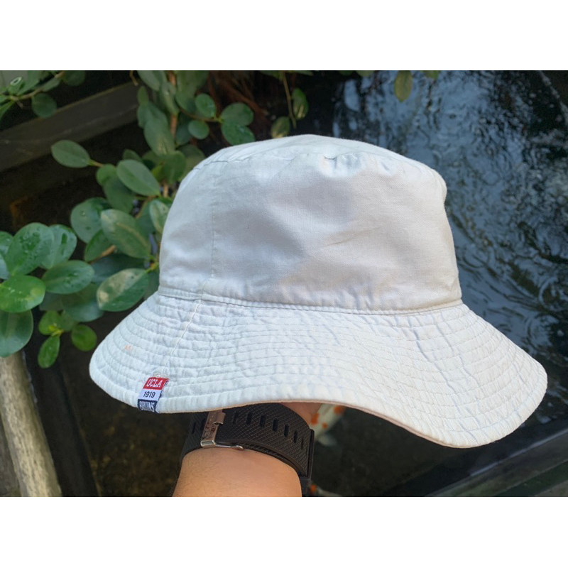 Bucket Hat UCLA Bolak Balik