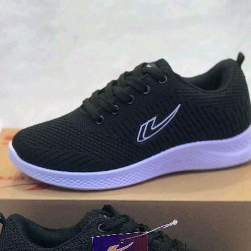 Sepatu sekolah new era