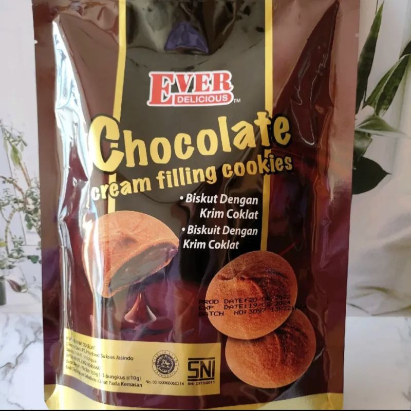

Ever Delicious chocolate cream filling cookies / snack import
