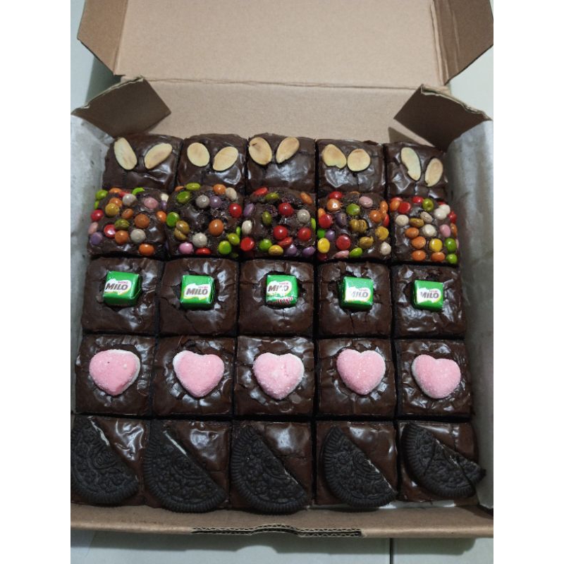 

BROWNIES SHINY CRUST