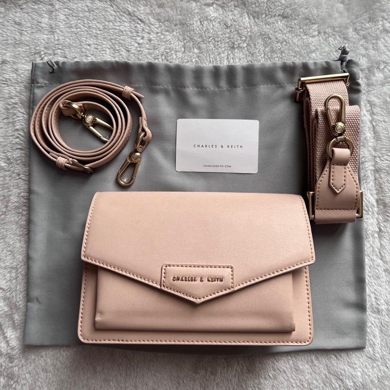 Tas Charles and Keith Zaina Envelope Crossbody Bag in Nude Preloved