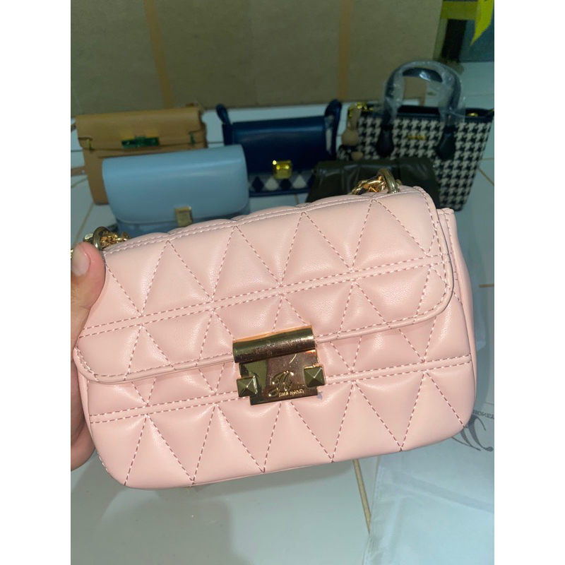 Tas Claresta Jimshoney