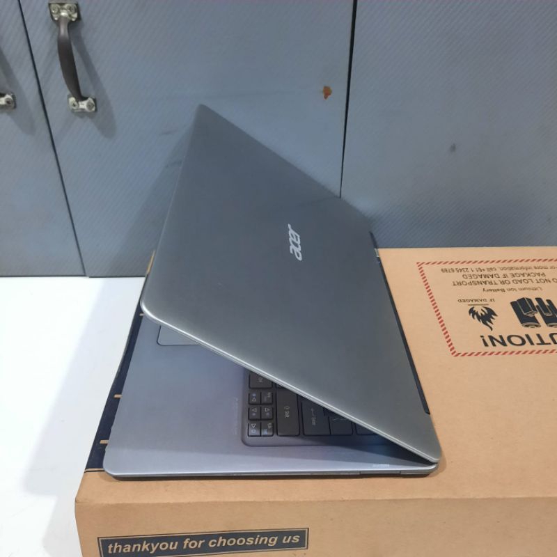Laptop Acer Aspire S3 Intel Core i3-2367M Super slim design ringan mudah dibawa-bawa