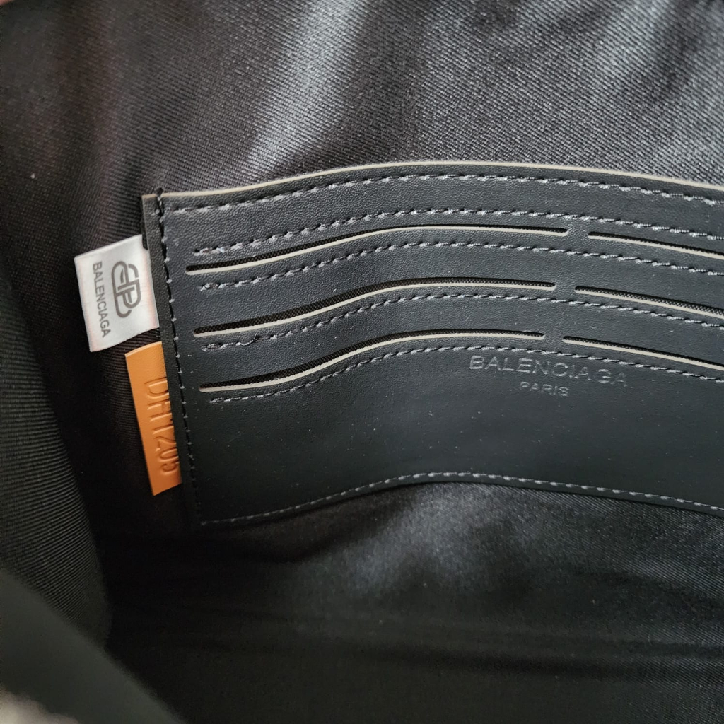 1229# Clutch BalenC Grafiti (Free Sarung+BubbleWrap)