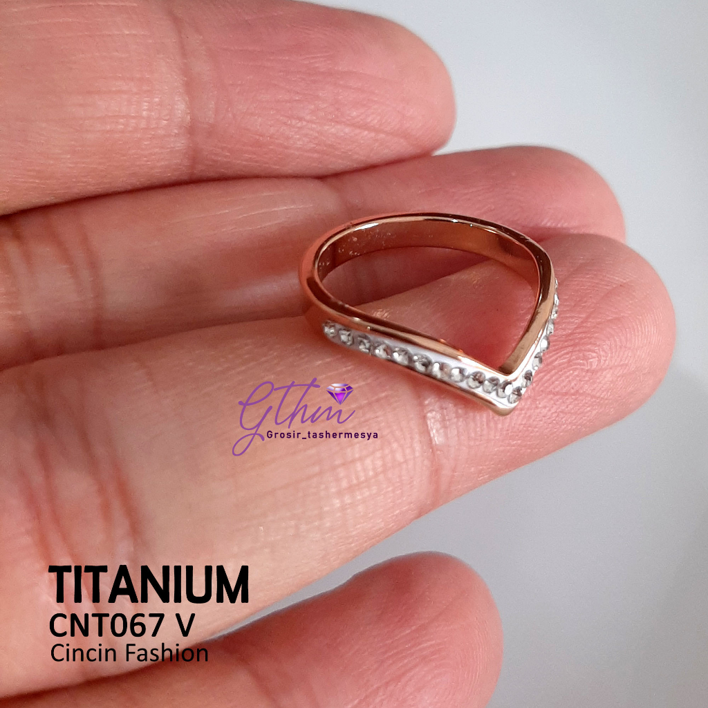 Cincin Wanita Titanium V shape Elegan Fashionable Perhiasan Fashion Import Premium Anti karat cnt067