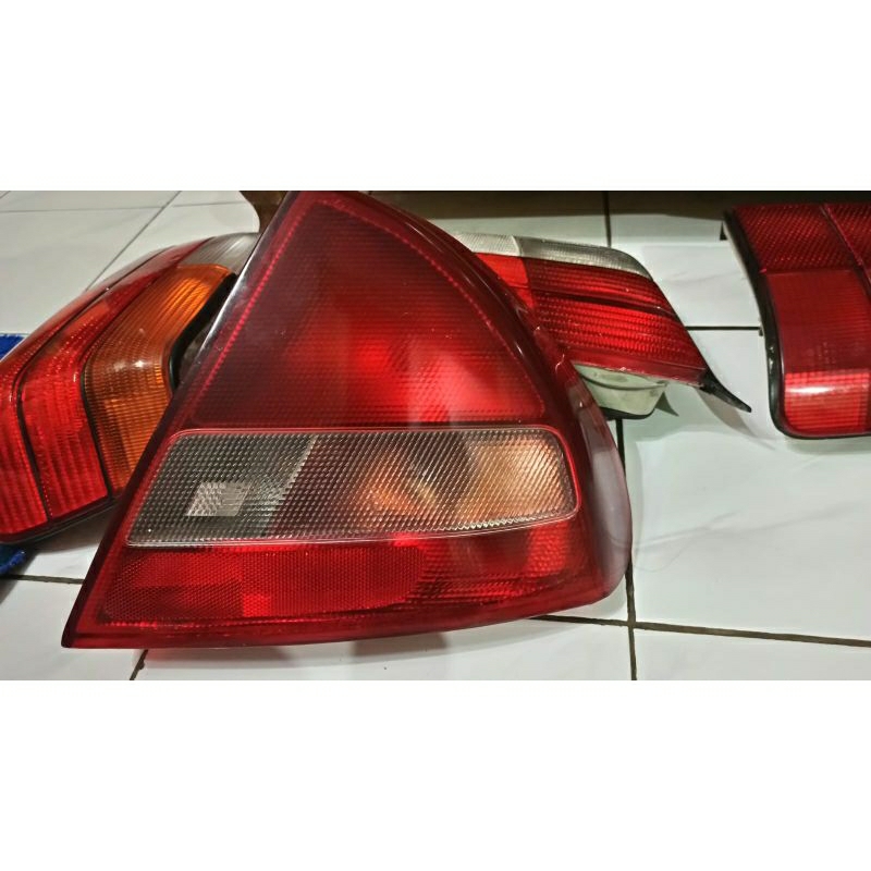 lampu belakang lancer evo 4 kanan