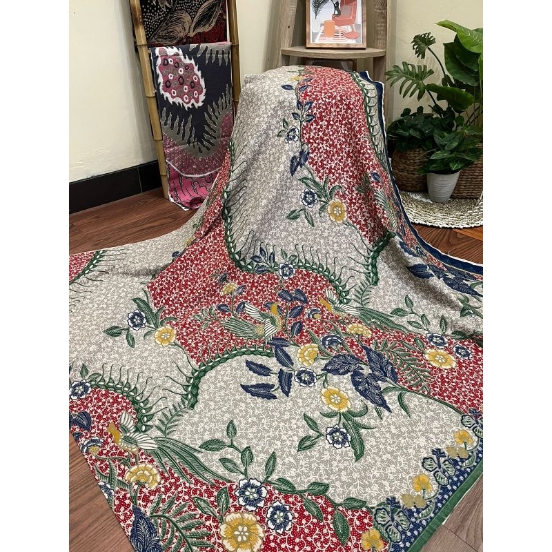 Kain batik solo kembang rambatan ukel merak merah